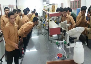 بازدید دانش آموزان از دانشگاه صنعتی خاتم الانبیاء