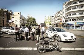 شهروندان به هنگام تصادف از خودروهای خود خارج نشوند