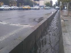 بارش باران و پر شدن جوی آب در ورامین + فیلم