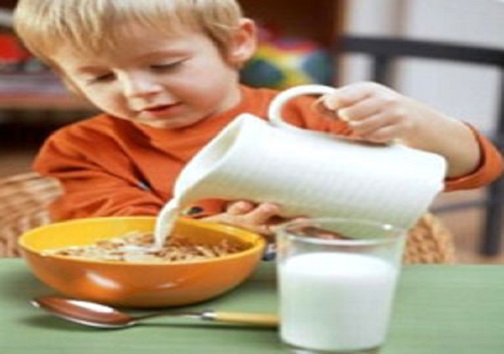 صبحانه وعده ای که نباید فراموش شود/ وعده صبحانه باعث ایجاد انرژی و شور و نشاط در دانش آموزان می شود