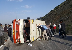 مصدوم شدن 6 نفر بر اثر واژگونی یک دستگاه مینی بوس در محور شوشتر-شوش