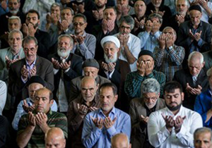 مسوولان دستگاه‌ها باید به حضور در صفوف نماز جماعت ادارات خود جدی‌تر باشند
