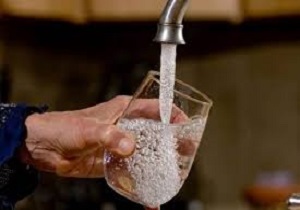آب شرب گِل‌آلود در شهرک "قلعه چنعان" + فیلم