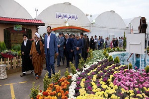 جشنواره گل‌های زینتی در خمینی شهر + فیلم
