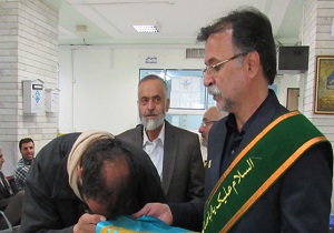 خدام مسجد مقدس جمکران از بیماران عیادت کردند