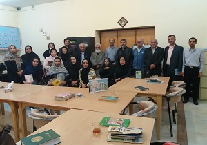 برگزار نشست ادبی خوانی متون کهن در کتابخانه عمومی ثامن الائمه(ع)