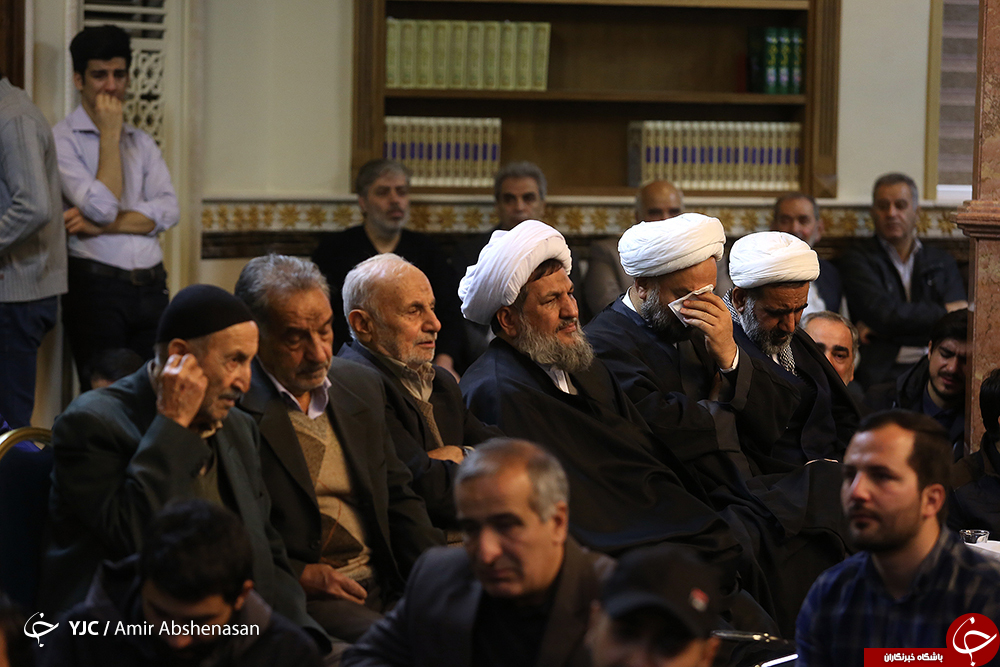 تشییع پیکر جهادگر تهرانی بر روی دستان مردم/ پیکر اژدری در امام زاده اسماعیل (ع) آرام گرفت