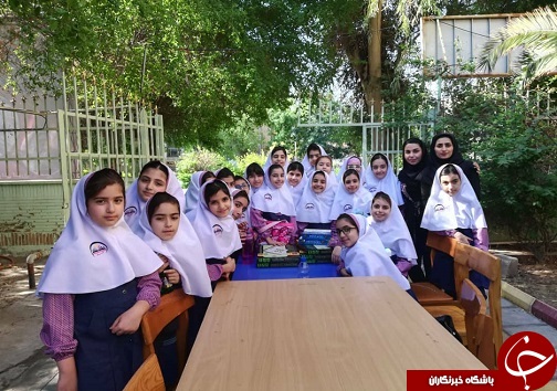 رقابت دانش آموزان در مسابقه و بازی های فکری اتللو و پنتاگو در کتابخانه شهید رجایی