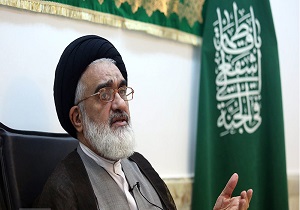 آیت الله سعیدی از اجرای قانون منع بکارگیری افراد بازنشسته قدردانی کرد/تقدیر آیت الله سعیدی از استاندار سابق قم