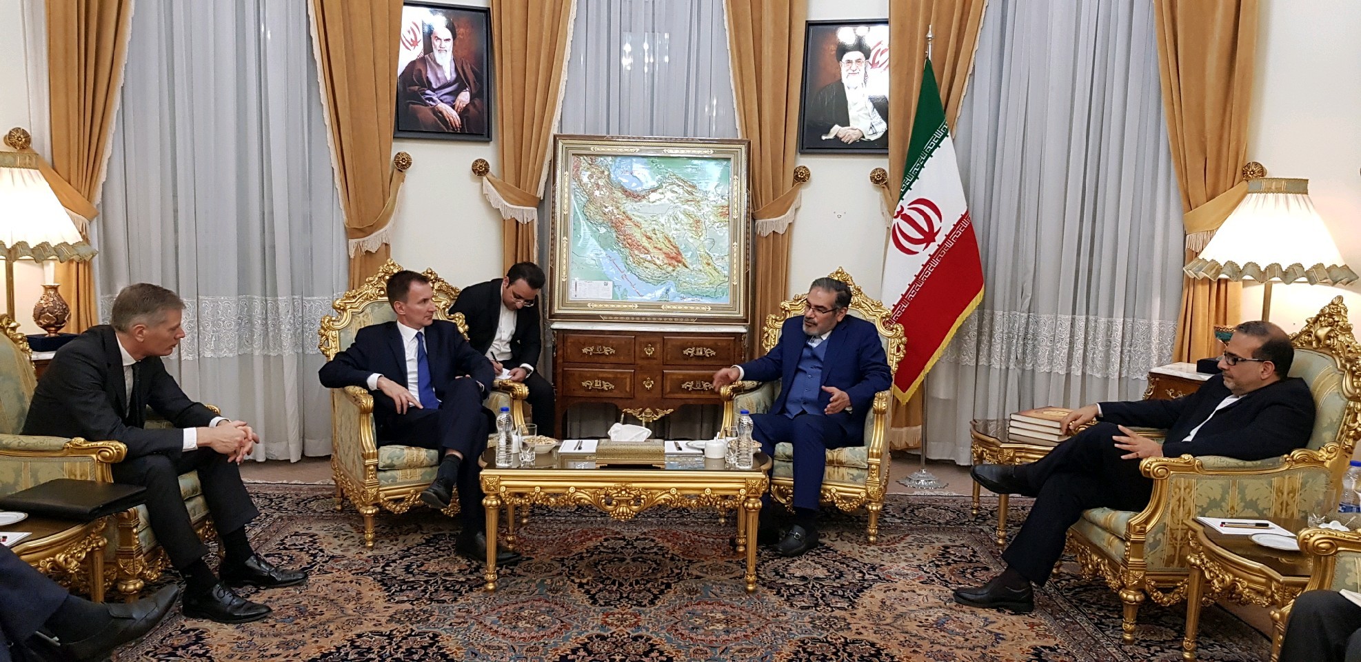 شمخانی: سطح فعلی روابط اقتصادی میان دو کشور رضایت بخش نیست/جرمی هانت: اروپا مایل به حفظ دستاورد&zwnj;های برجام است