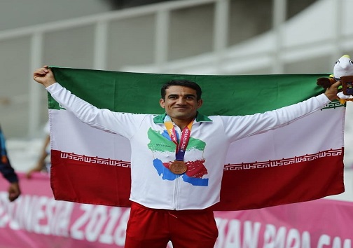 علی امیدی دارنده مدال برنز جاکارتا اندونزی: خوشبختانه دو و میدانی معلولین و جانبازان شناسنامه استان خوزستان است.