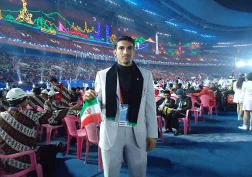 علی امیدی دارنده مدال برنز جاکارتا اندونزی: خوشبختانه دو و میدانی معلولین و جانبازان شناسنامه استان خوزستان است.