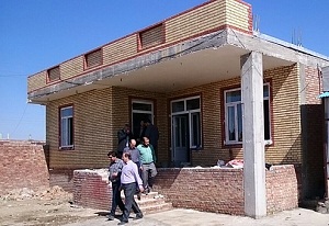 تحویل مسکن&zwnj;های زلزله زده کرمانشاه ساخت سپاه استان مرکزی در هفته بسیج