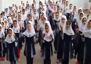 شاهنامه‌خوانی دانش‌آموزان در مدرسه اندیشه‌نو چابهار + فیلم