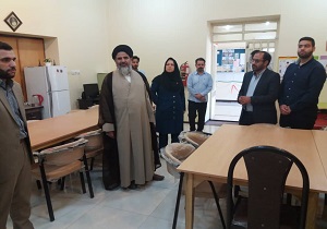 بازدید امام جمعه موقت اهواز از کتابخانه عمومی ثامن الائمه(ع) آبادان