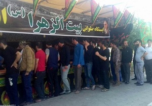 قهرمانان و ورزشکاران از زوار اربعین پذیرایی می کنند