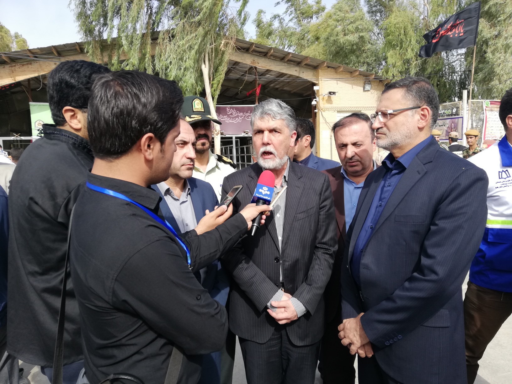 خدمات فرهنگی ارائه شده در مرز مهران بی نظیر است/مشکل پرداخت ارز باید مرتفع شود