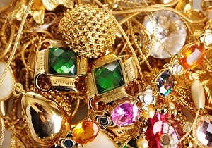ماجرای سرقت خانوادگی طلا از پیرزن ها + فیلم