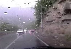مه&zwnj;گرفتگی، بارندگی و لغزندگی در جاده&zwnj;های خراسان&zwnj;رضوی
