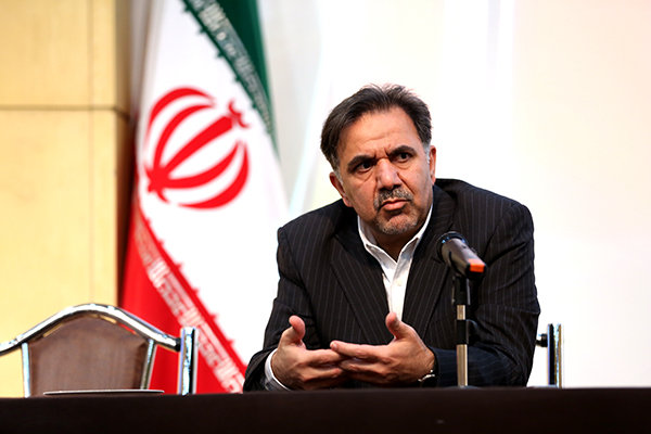 استقبال معنادار دانشجویان دانشگاه فردوسی مشهد از حضور آخوندی در این دانشگاه+عکس و فیلم