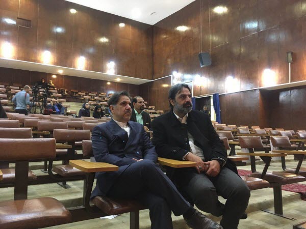 استقبال معنادار دانشجویان دانشگاه فردوسی مشهد از عباس آخوندی +فیلم و تصاویر
