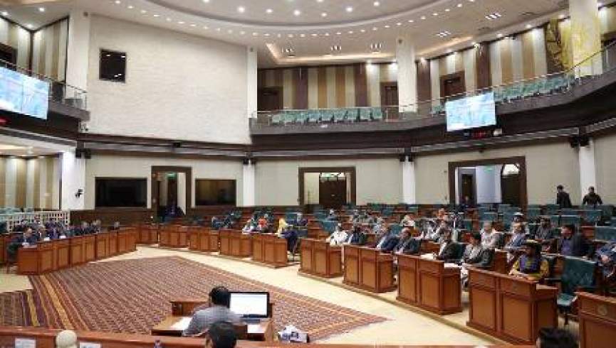 سرپرست وزارت مالیه به سوالات نمایندگان مجلس سنا پاسخ گفت