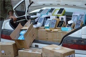 محموله ۵ میلیاردی لوازم جانبی موبایل در غرب استان تهران توقیف شد