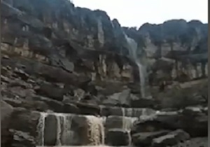 آبشار "تنگ شکن" در ارسنجان + فیلم