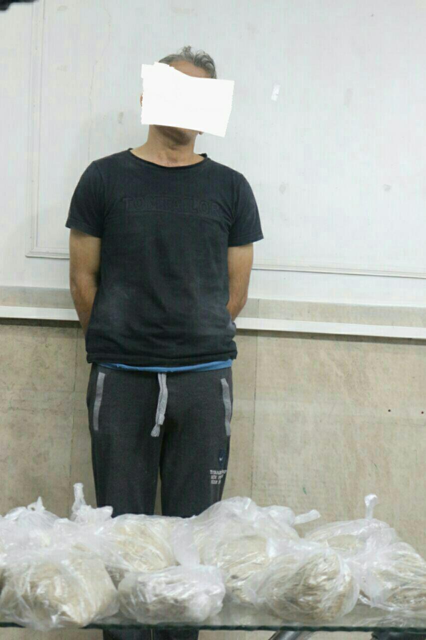 شناسایی و دستگیری توزیع کننده هروئین در پایتخت/ کشف ۱۵ کیلوگرم هروئین از خودرو متهم