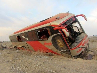 حادثه واژگونی اتوبوس ختم به خیر شد