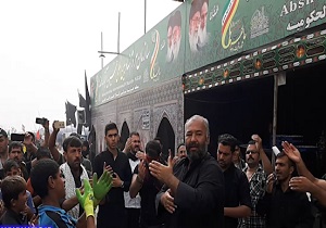 سینه‌زنی زائران اربعین با مداحی جان آقام بنی فاطمه + فیلم