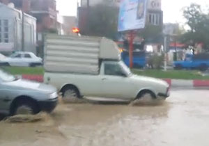 باز باران با خیابان‌های آب گرفته در مریوان + فیلم