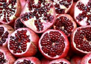 بانکی عجیب در مازندران که سپرده های موجود در آن میوه انار است!  + فیلم