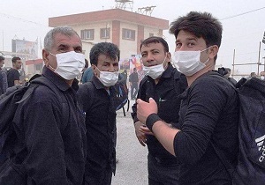 توزیع ماسک بین زائران در  مرز شلمچه