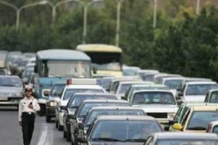 تردد در شهر مهران روان است/پیگیری خوردو‌های منتقل شده به پارکینگ مهران با سامانه ۱۱۰