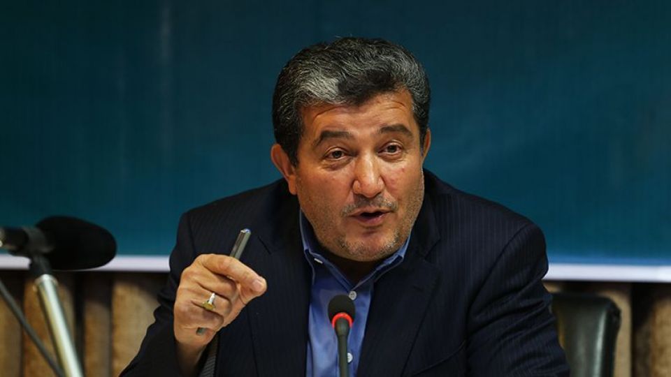 دریافت حقوق ۷۰۰ میلیونی یکی از مدیران بانک تجارت