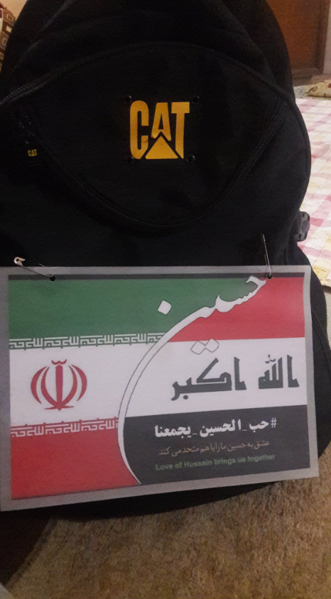 کوله نوشته&zwnj;های زائران راهپیمایی اربعین +تصویر