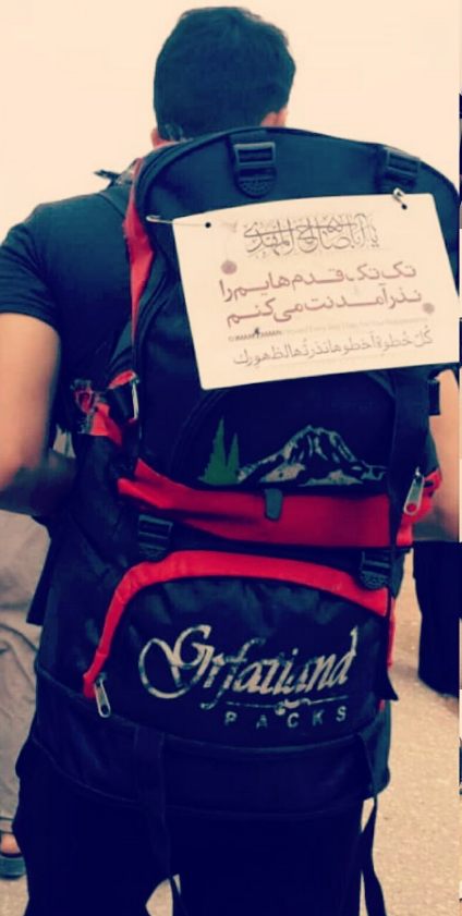 کوله نوشته&zwnj;های زائران راهپیمایی اربعین +تصویر
