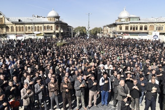 عزاداران اربعین حسینی در میدان امام همدان جمع می شوند
