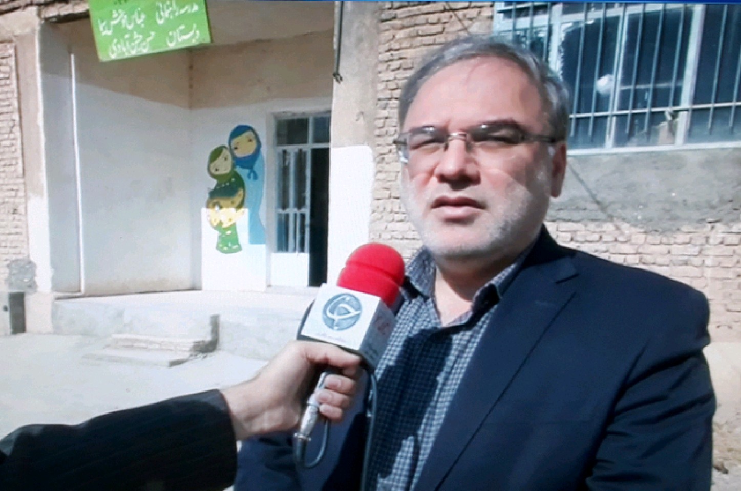 هدایای رهبر معظم انقلاب بین دانش آموزان نیازمند قوچان توزیع شد