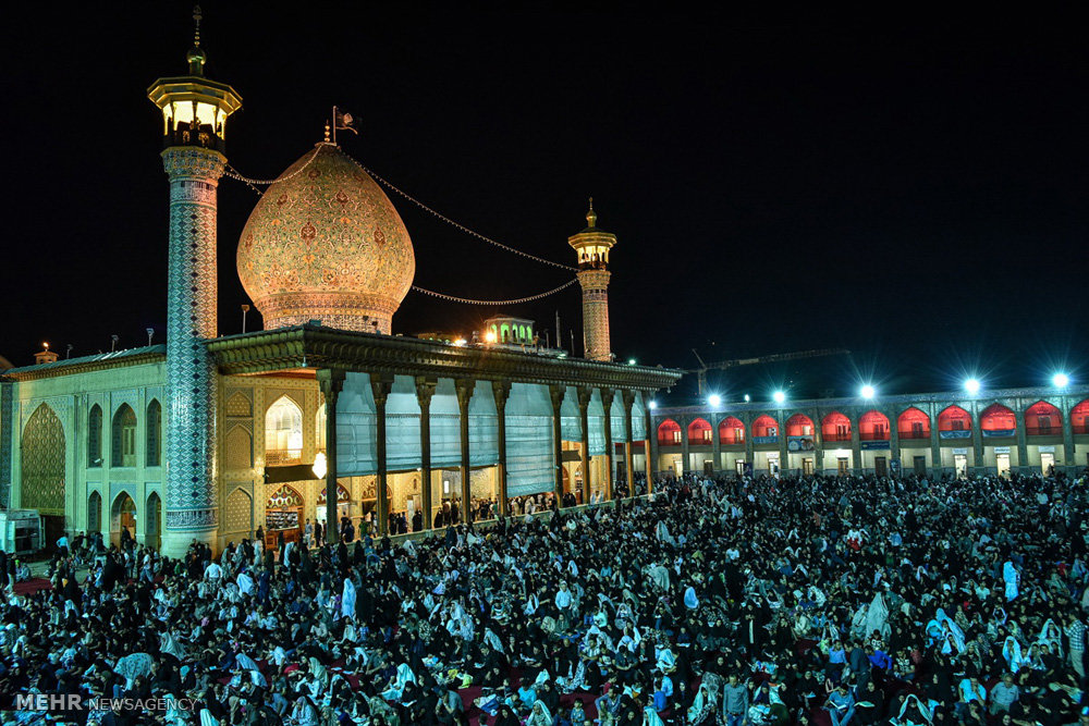 شاهچراغ، سوگوار و سیاهپوش اربعین حسینی