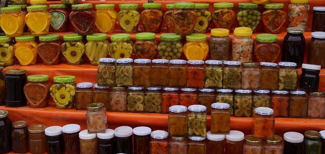 آشفتگی فرهنگی در بازار سوغات/قیمه&zwnj;ها را روی ماست&zwnj;ها نریزیم!