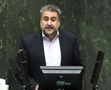 ظریف برای شنا در آب&zwnj;های شور خود را آماده کند