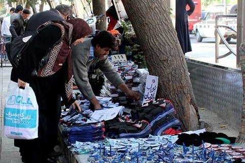 ارائه خدمات به دستفروشان پایبند به قانون/ راه‌اندازی روز و شب بازار‌ها جهت استقرار دستفروشان