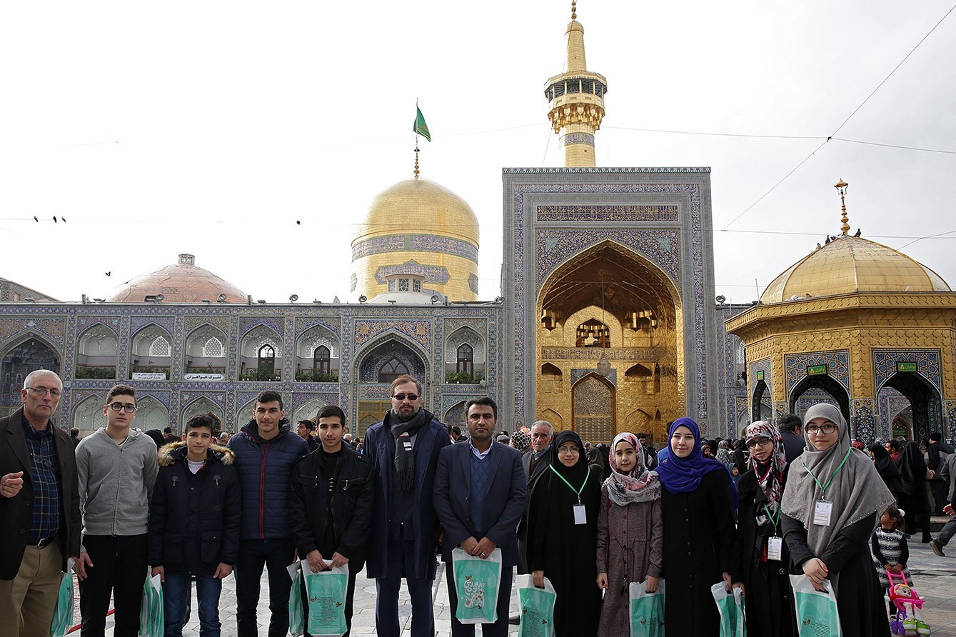 برگزیدگان المپیاد دانش‌آموزی لبنان به حرم رضوی مشرف شدند