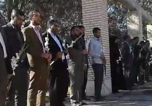 غبارروبی مزار شهدا در «بم» + فیلم