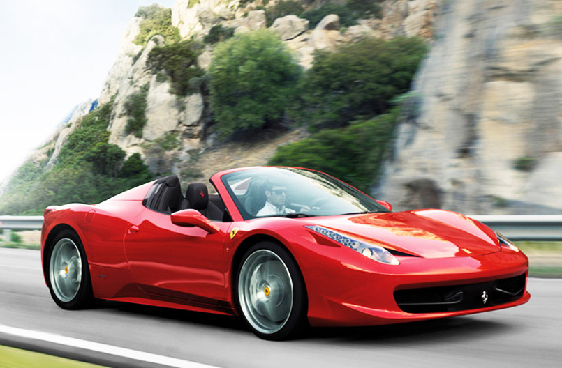 تصادف فراری 458 Spider در پارکینگ