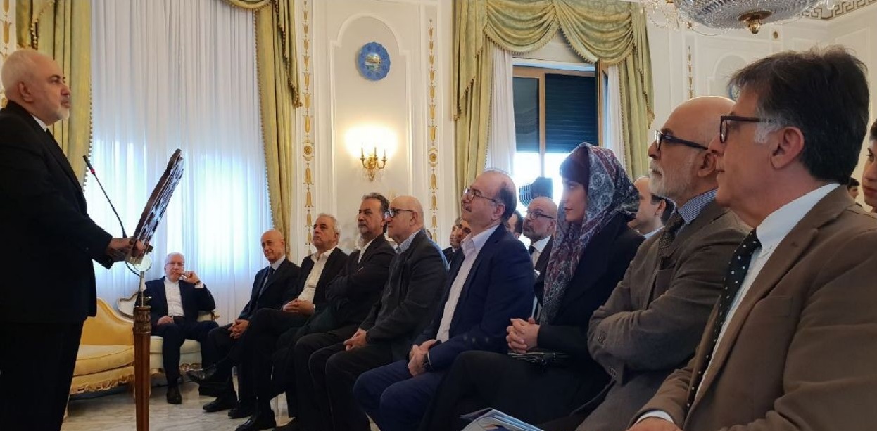 دیدار ظریف با ده&zwnj;ها تن از ایرانیان و نخبگان مقیم رم