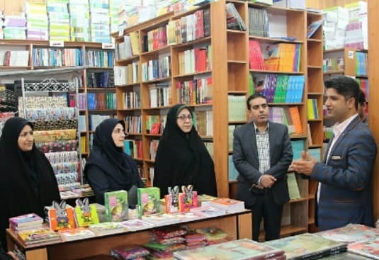 اجرای آیین کتاب گردی در کتاب فروشی&zwnj;های شهر بوشهر