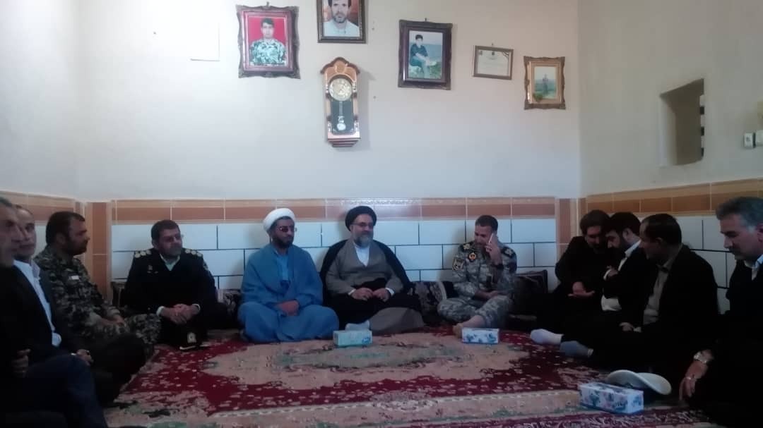 تجلیل از خانواده شهید جهانتاب از شهدای ارتش